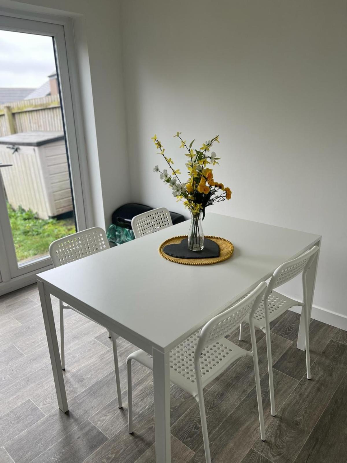 Village House St Mellons - Close To A48 And M4 Cardiff Ngoại thất bức ảnh